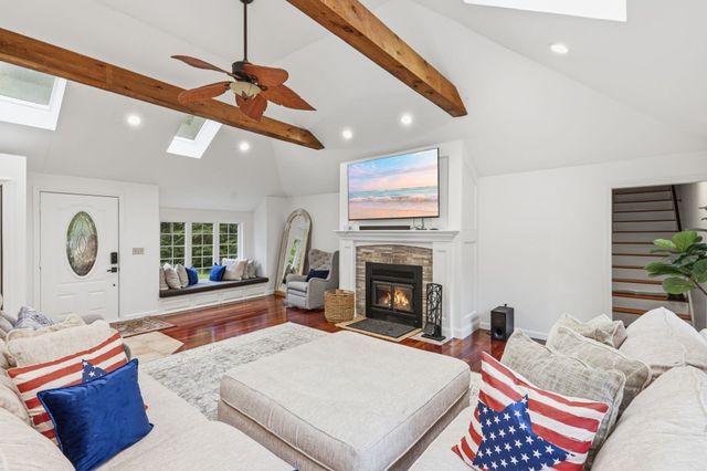 359 Se Main St, Douglas, MA 01516