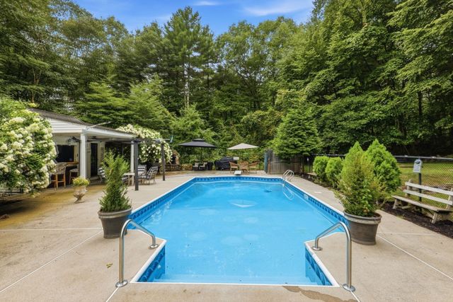 359 Se Main St, Douglas, MA 01516