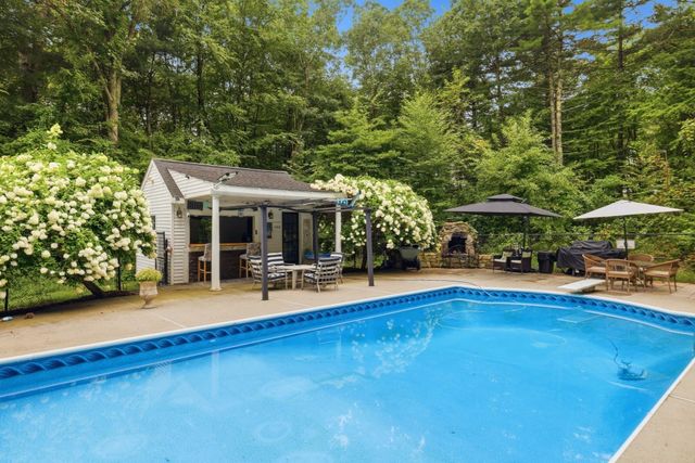 359 Se Main St, Douglas, MA 01516