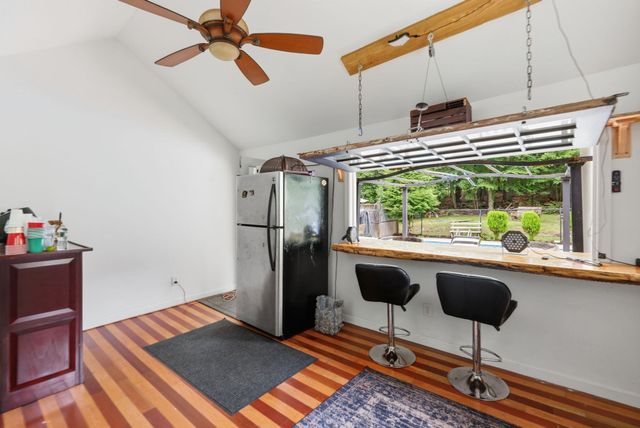 359 Se Main St, Douglas, MA 01516