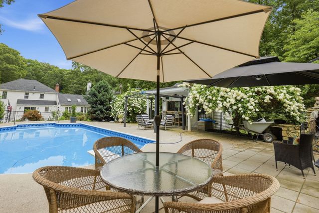 359 Se Main St, Douglas, MA 01516