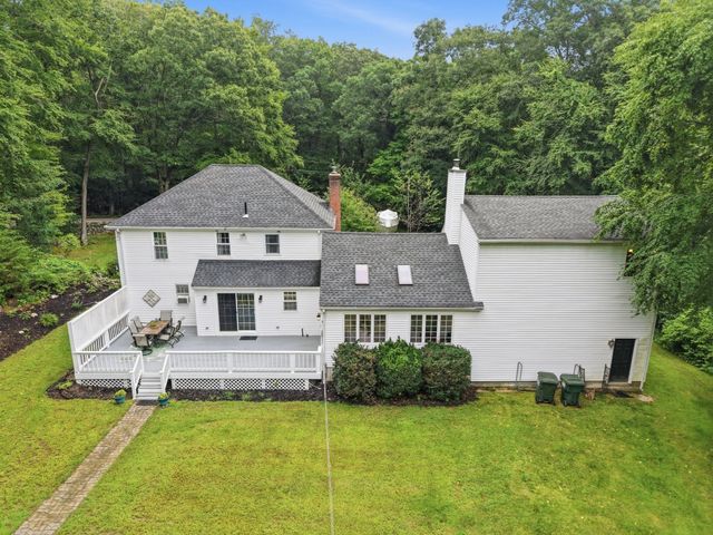 359 Se Main St, Douglas, MA 01516