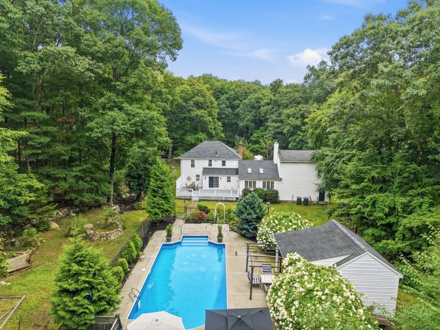 359 Se Main St, Douglas, MA 01516