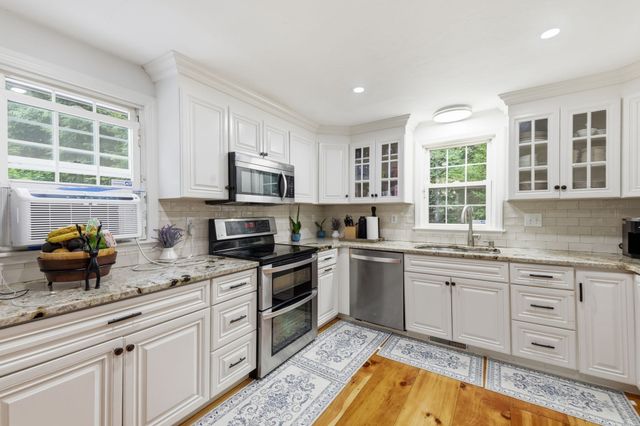 359 Se Main St, Douglas, MA 01516