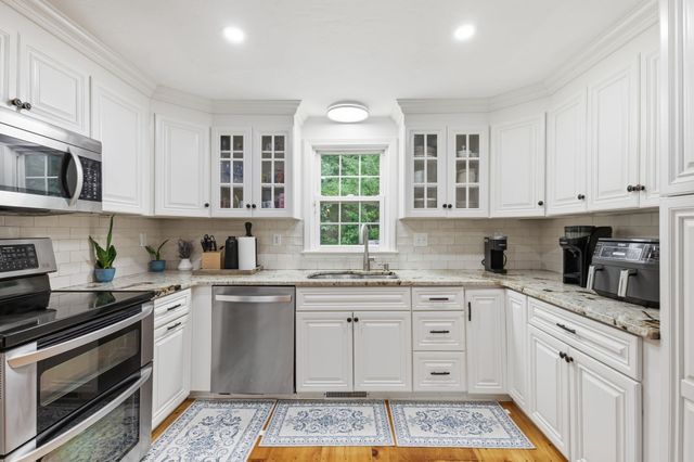 359 Se Main St, Douglas, MA 01516