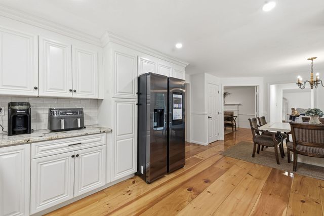 359 Se Main St, Douglas, MA 01516