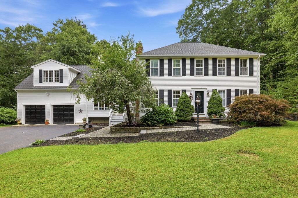 359 Se Main St, Douglas, MA 01516