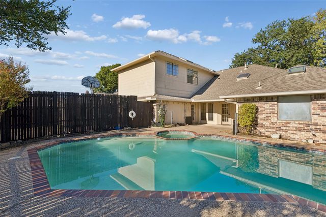 2924 Cambridgeshire Drive, Carrollton, TX 75007