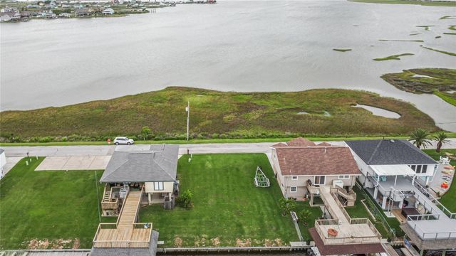 3 N White Heron Drive, La Marque, TX 77568