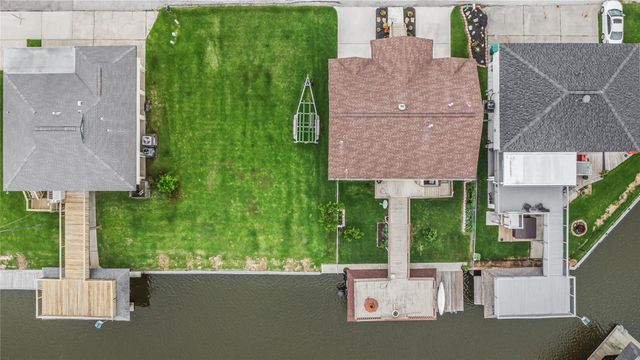 3 N White Heron Drive, La Marque, TX 77568