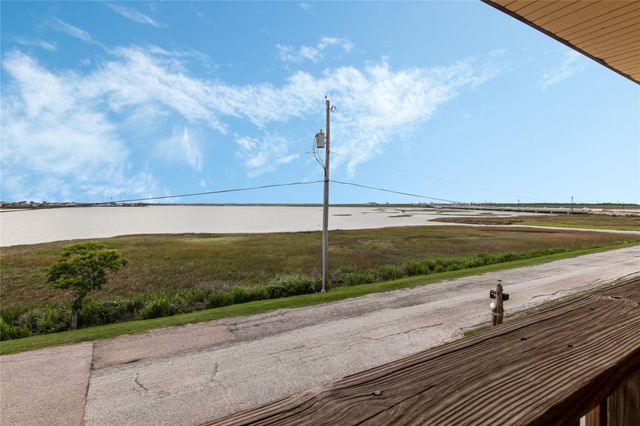 3 N White Heron Drive, La Marque, TX 77568