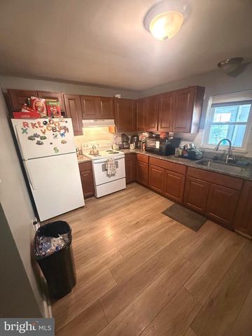 416 ST. MARY'S ST, Burlington, NJ 08016