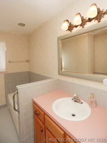 617 S 6th Street, Broken Arrow, OK 74012