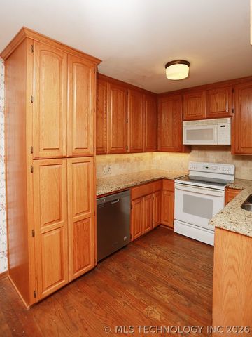617 S 6th Street, Broken Arrow, OK 74012