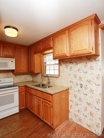 617 S 6th Street, Broken Arrow, OK 74012