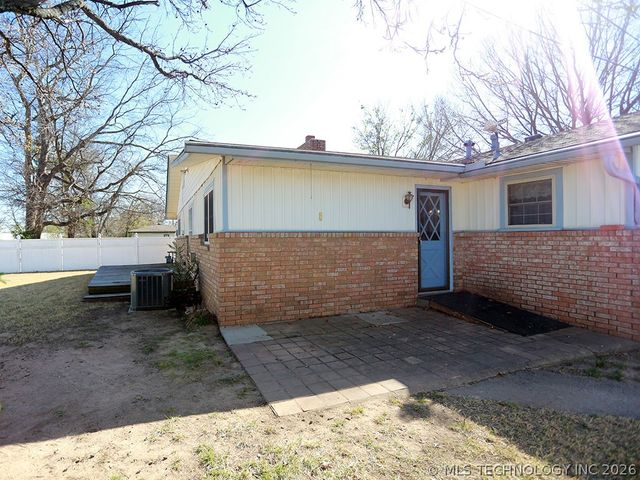 617 S 6th Street, Broken Arrow, OK 74012
