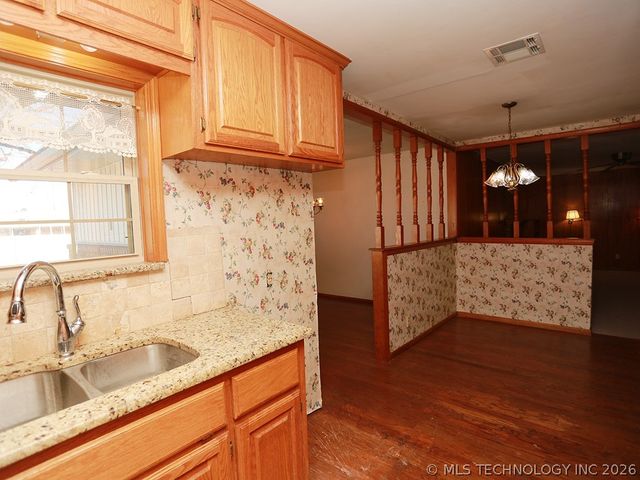 617 S 6th Street, Broken Arrow, OK 74012