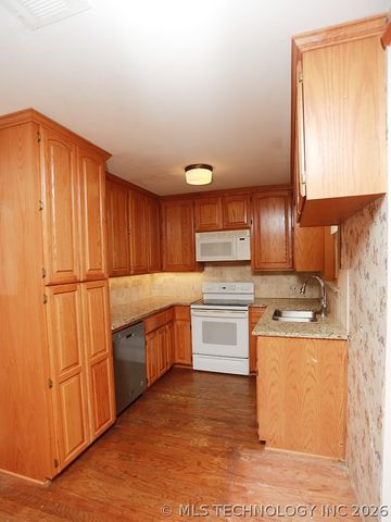 617 S 6th Street, Broken Arrow, OK 74012