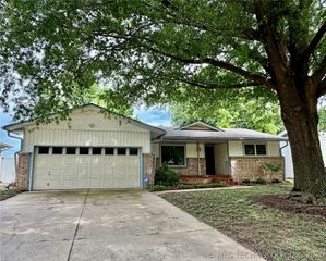 617 S 6th Street, Broken Arrow, OK 74012
