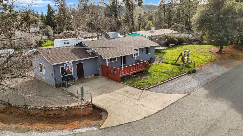 17741 Toyon Avenue, Shasta Lake, CA 96019