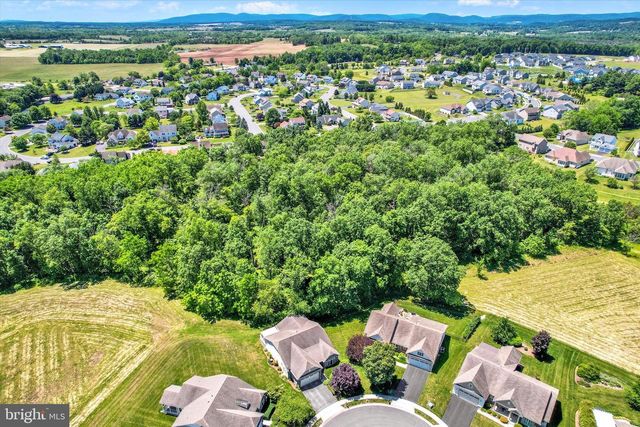 143 BITTERN DR, Gettysburg, PA 17325