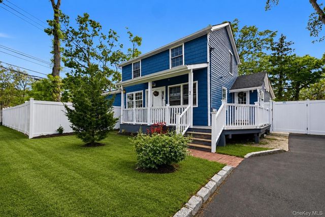 2 Taft Avenue, Islip, NY 11751