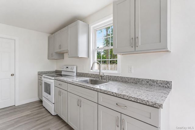 2 Taft Avenue, Islip, NY 11751