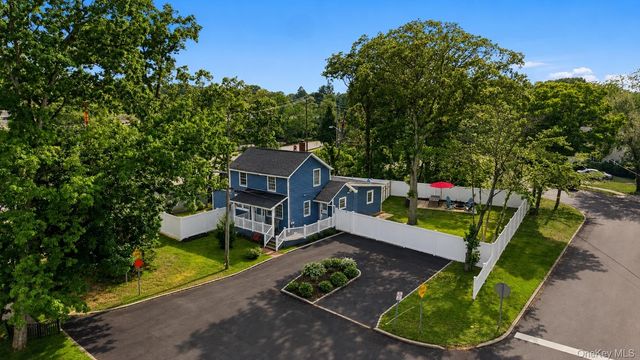 2 Taft Avenue, Islip, NY 11751
