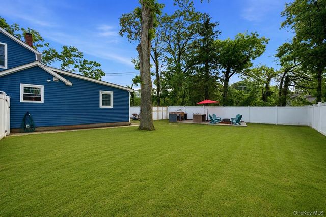 2 Taft Avenue, Islip, NY 11751