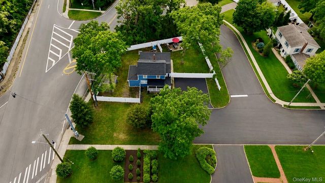 2 Taft Avenue, Islip, NY 11751