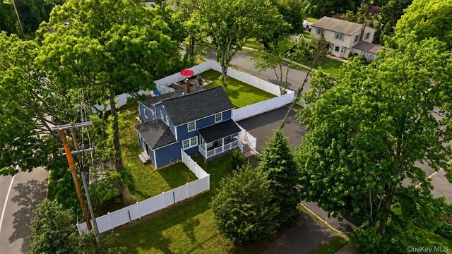 2 Taft Avenue, Islip, NY 11751