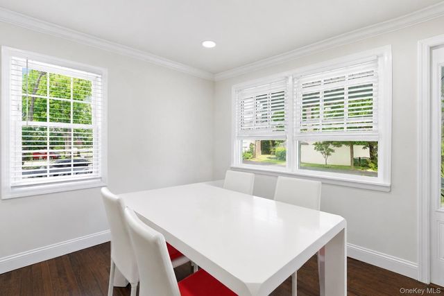 2 Taft Avenue, Islip, NY 11751