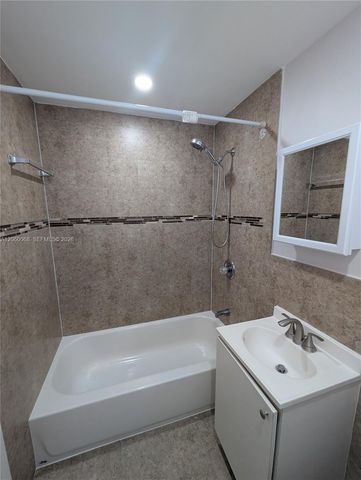 500 SW 7th St Lower, Miami, FL 33130