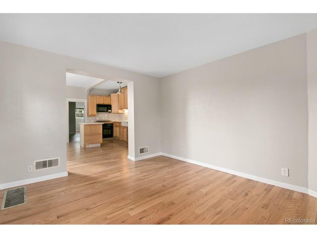 541 Logan St, Denver, CO 80203