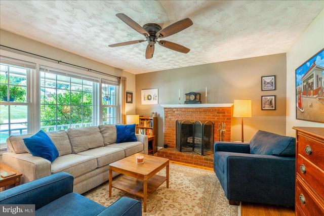 205 STONEWALL DR, Fredericksburg, VA 22401