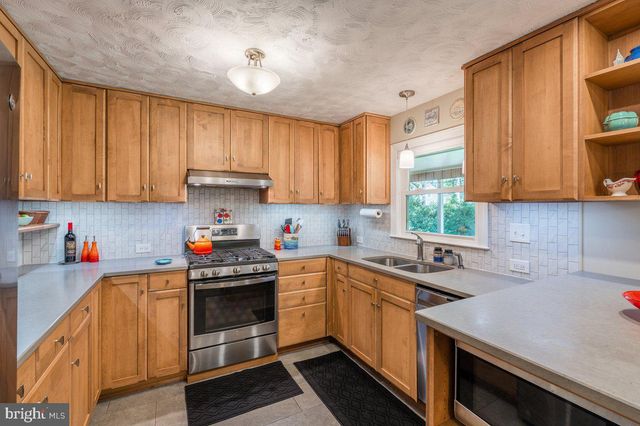 205 STONEWALL DR, Fredericksburg, VA 22401