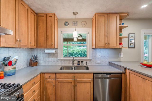 205 STONEWALL DR, Fredericksburg, VA 22401