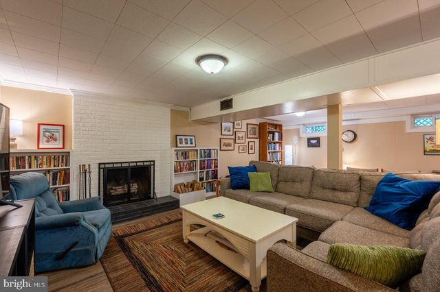 205 STONEWALL DR, Fredericksburg, VA 22401