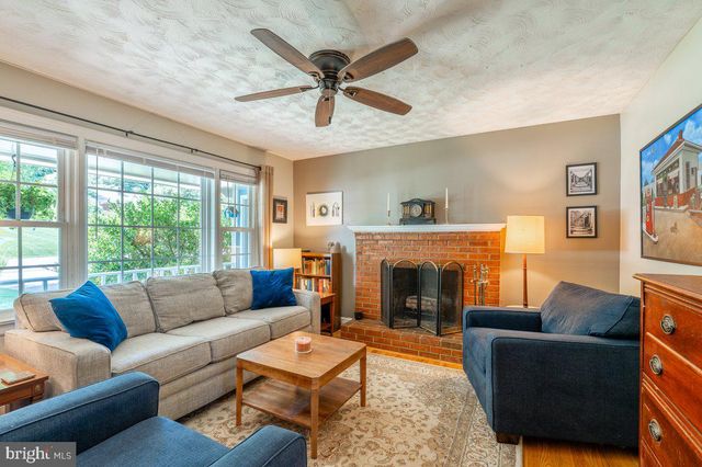205 STONEWALL DR, Fredericksburg, VA 22401