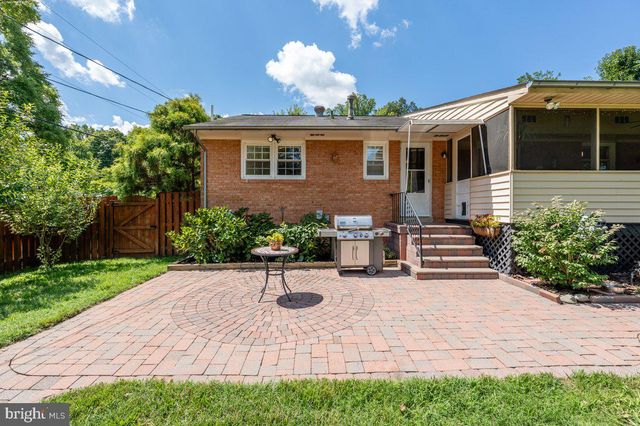 205 STONEWALL DR, Fredericksburg, VA 22401