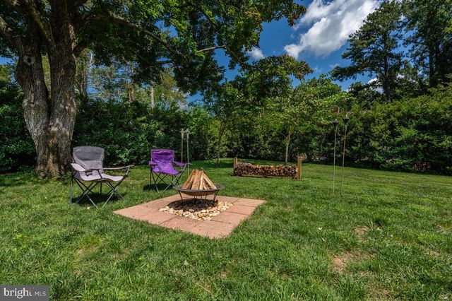 205 STONEWALL DR, Fredericksburg, VA 22401