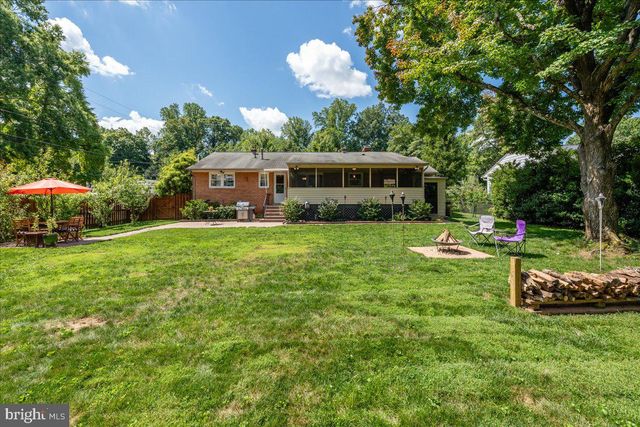 205 STONEWALL DR, Fredericksburg, VA 22401