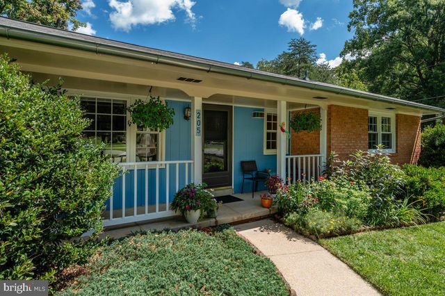 205 STONEWALL DR, Fredericksburg, VA 22401