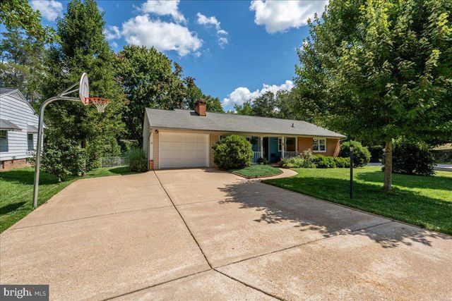 205 STONEWALL DR, Fredericksburg, VA 22401