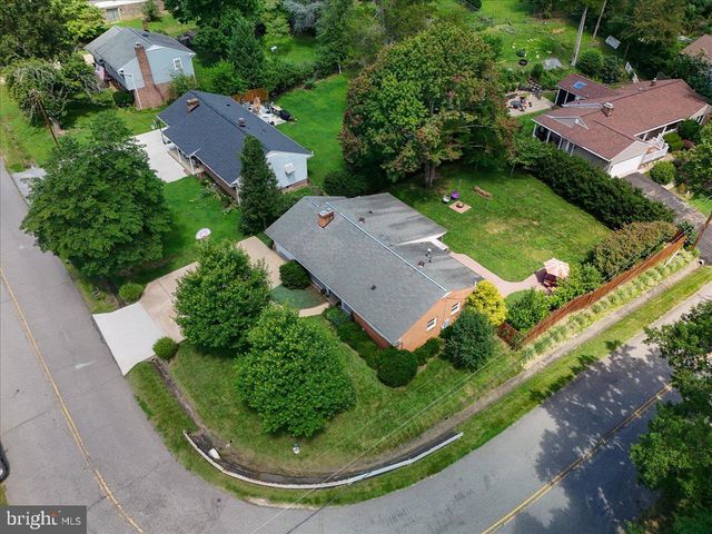 205 STONEWALL DR, Fredericksburg, VA 22401