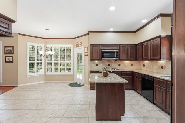 27 N Duskwood Place, The Woodlands, TX 77381
