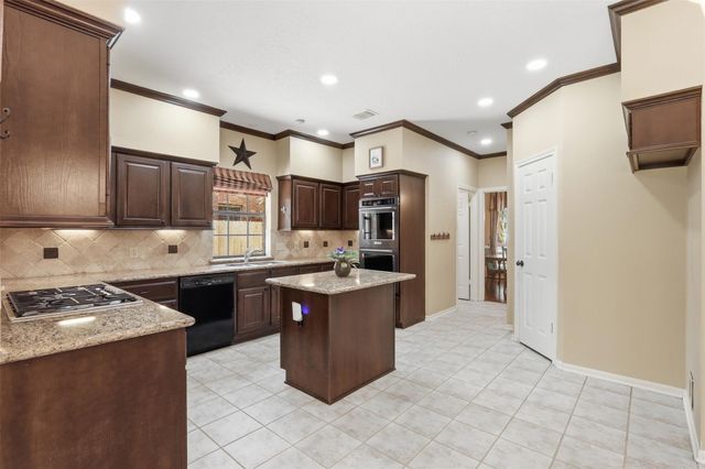 27 N Duskwood Place, The Woodlands, TX 77381