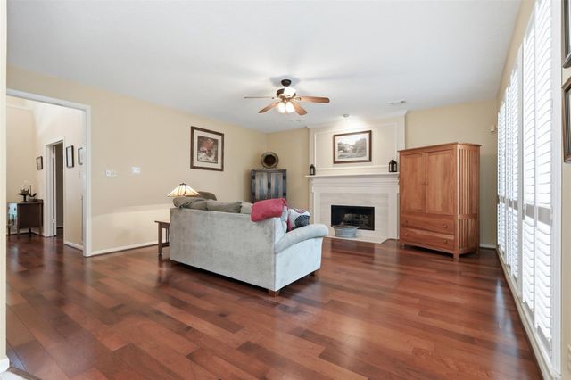 27 N Duskwood Place, The Woodlands, TX 77381