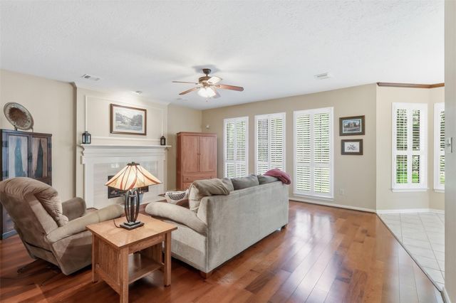 27 N Duskwood Place, The Woodlands, TX 77381