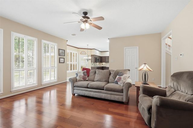 27 N Duskwood Place, The Woodlands, TX 77381